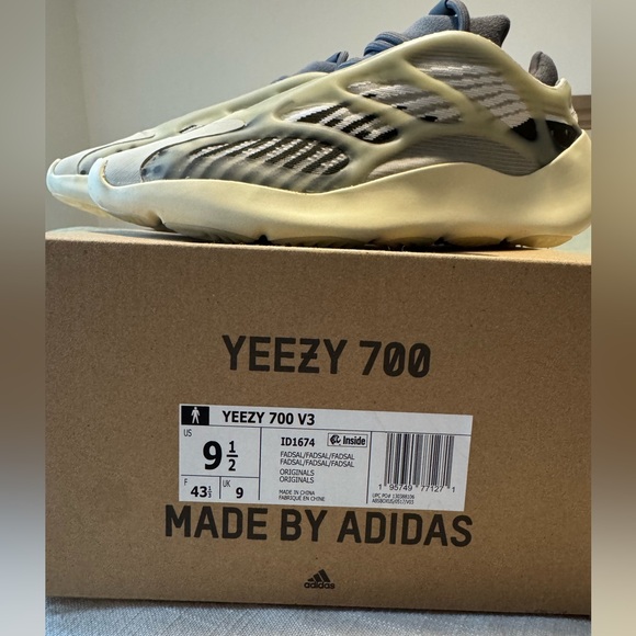 New Adidas Yeezy 700 V3 Sneakers - Grey and Cream - Picture 2 of 4
